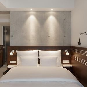 Zimmer mit Kingsize-Bett